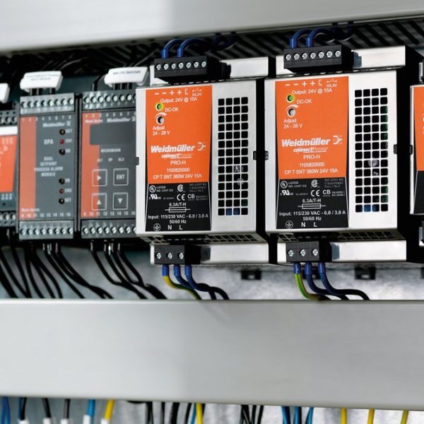 منبع تغذیه سوئیچینگ 2 آمپر 24 ولت دلتا سری DVP-PS02